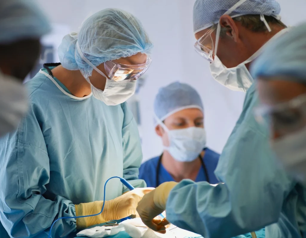 photo - cvor nurses and a surgeon performing a surgery