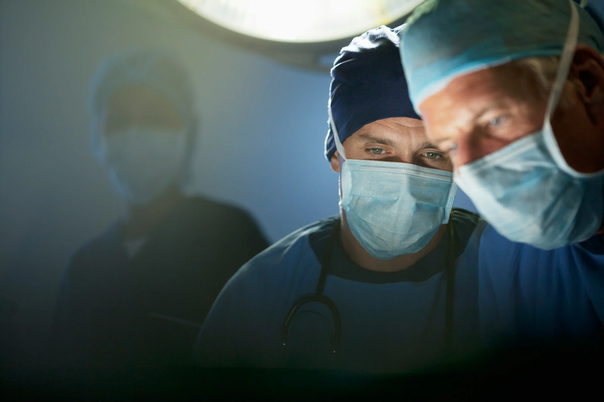 photo - a first surg tech thinking about surgical first assistant salary
