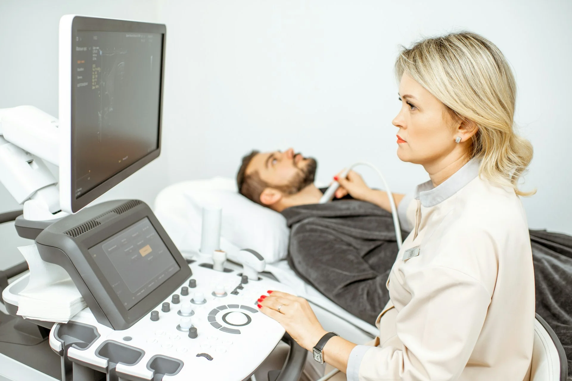 photo - a patient wondering how much do travel ultrasound techs make