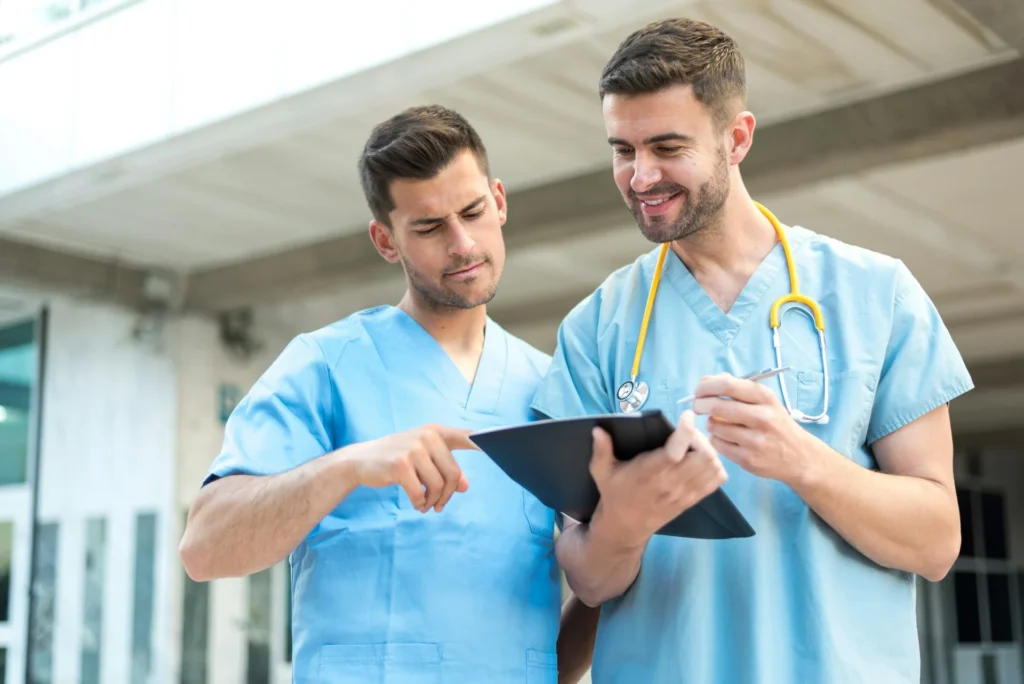 photo - ER travel nurse salary