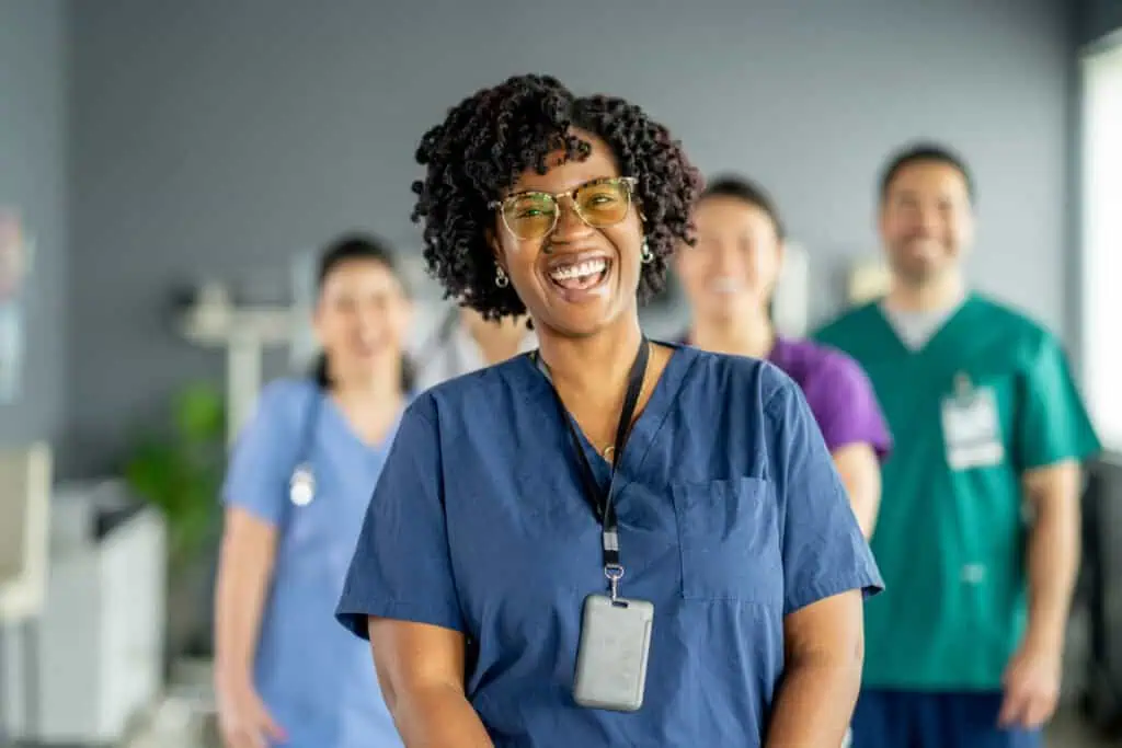 how much do travel nurses make